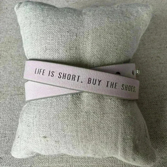 Stella & Dot Signature Engravable Leather Wrap Bracelet - Picture 6 of 11